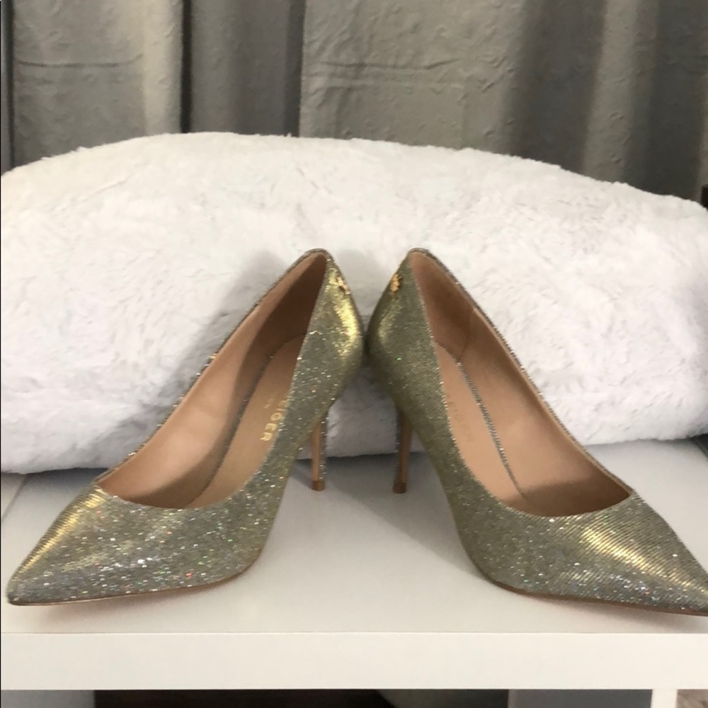 Beautiful new in box dressy festive pumps